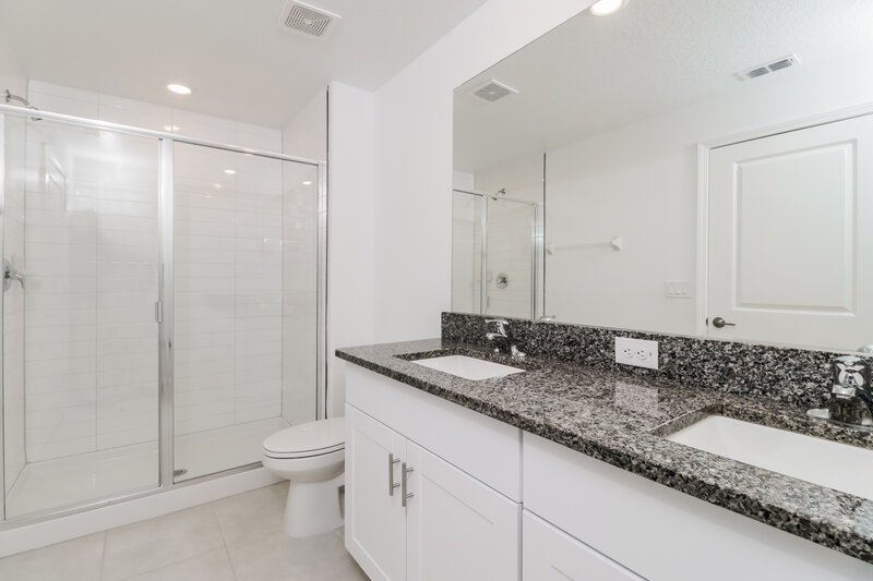 2,070/Mo, 2175 Great Sapphire Ln Lutz, FL 33558 Main Bathroom View