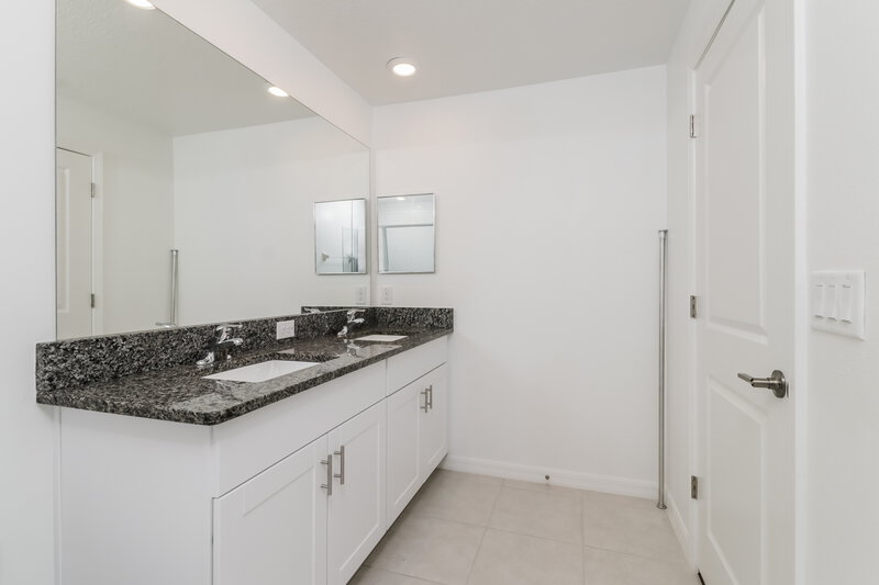 2,070/Mo, 2175 Great Sapphire Ln Lutz, FL 33558 Bathroom View