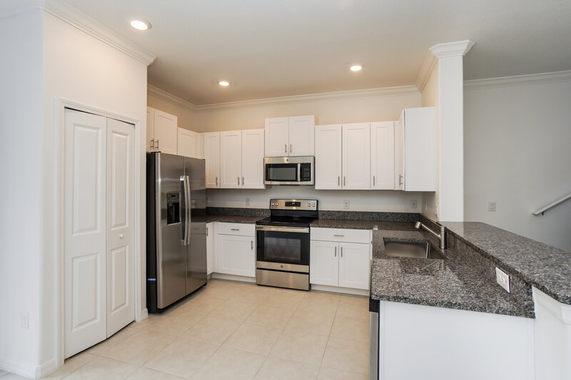 2,245/Mo, 2141 Great Sapphire Ln Lutz, FL 33558 Kitchen View 2