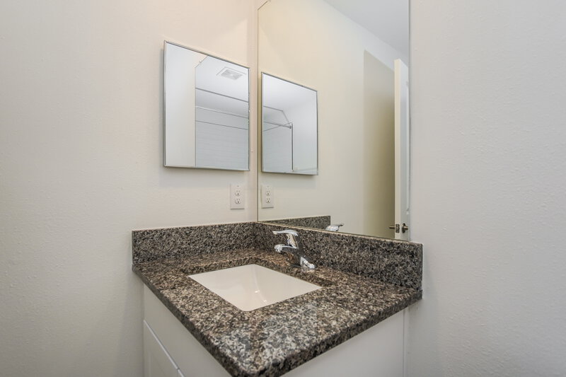 2,245/Mo, 2141 Great Sapphire Ln Lutz, FL 33558 Bathroom View
