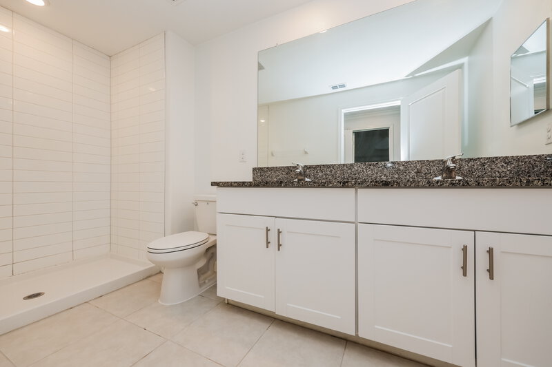 2,025/Mo, 2144 Azure View Way Lutz, FL 33558 Main Bathroom View