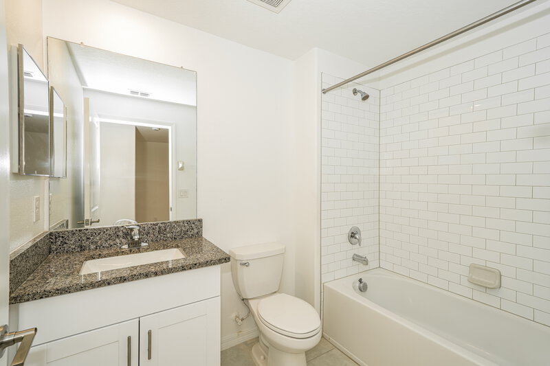 2,055/Mo, 2136 Azure View Way Lutz, FL 33558 Main Bathroom View 2