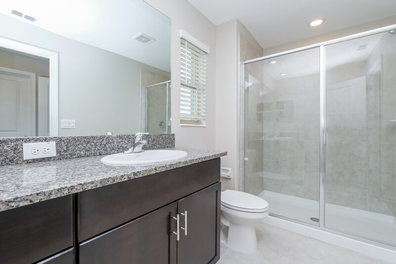 2,210/Mo, 2186 Azure View Way Lutz, FL 33558 Main Bathroom View