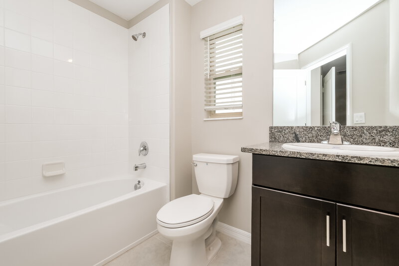 2,210/Mo, 2186 Azure View Way Lutz, FL 33558 Bathroom View