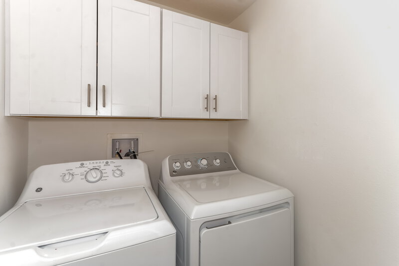 2,250/Mo, 2149 Azure View Way Lutz, FL 33558 Laundry Room View