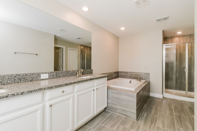 2,775/Mo, 2123 Cerulean Sky Dr Lutz, FL 33558 Main Bathroom View