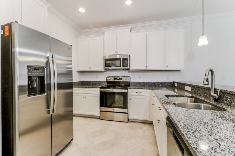 2,570/Mo, 17486 Radiant Shine Way Lutz, FL 33558 Kitchen View