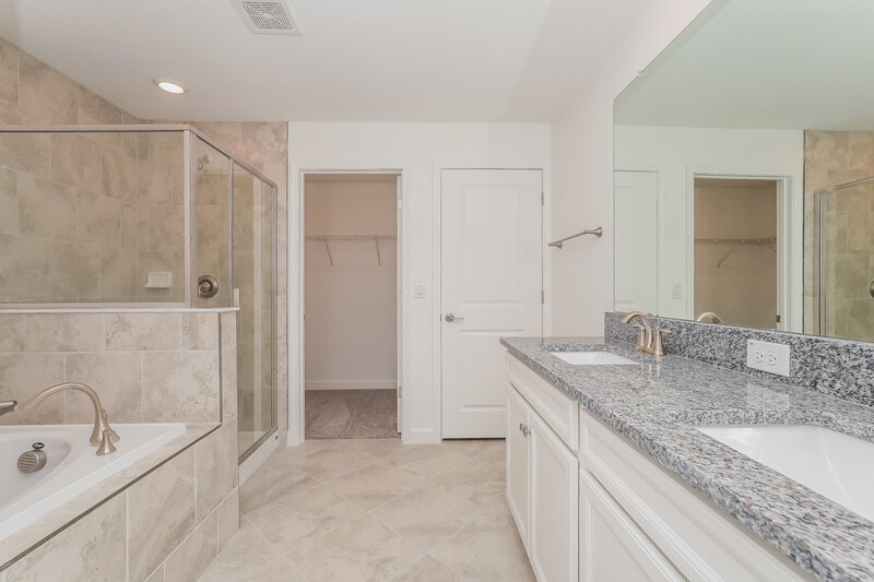 2,500/Mo, 17544 Radiant Shine Way Lutz, FL 33558 Main Bathroom View 2