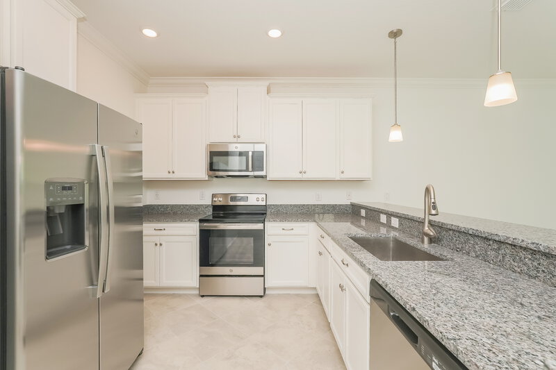 2,630/Mo, 17512 Radiant Shine Way Lutz, FL 33558 Kitchen View 2