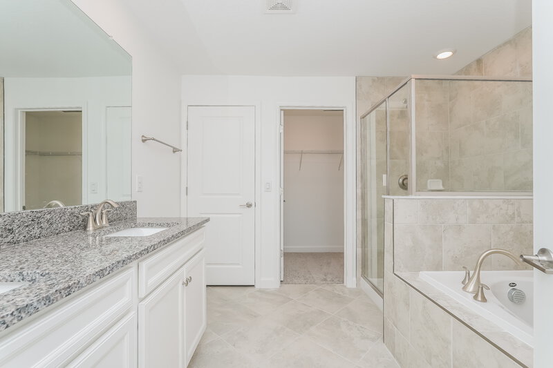 2,630/Mo, 17512 Radiant Shine Way Lutz, FL 33558 Main Bathroom View