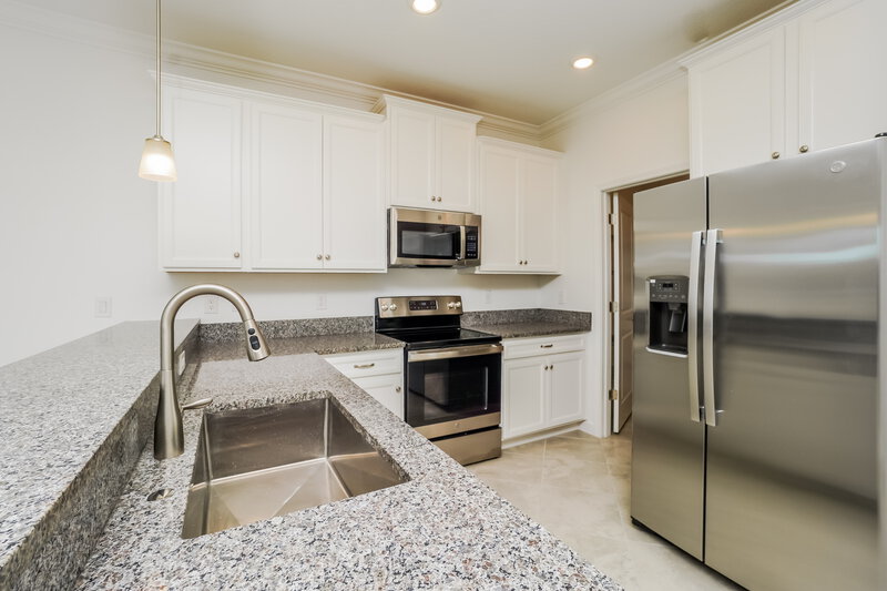 2,400/Mo, 17588 Radiant Shine Way Lutz, FL 33558 Kitchen View