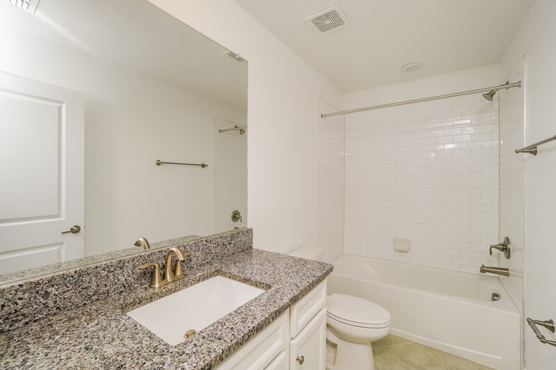 2,400/Mo, 17588 Radiant Shine Way Lutz, FL 33558 Bathroom View