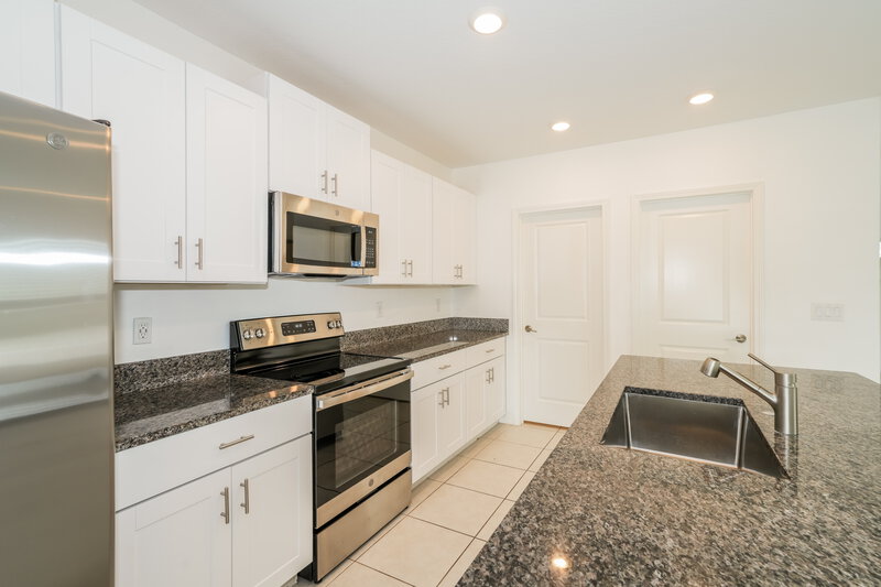2,675/Mo, 17839 Cloudless Bliss Dr Lutz, FL 33558 Kitchen View