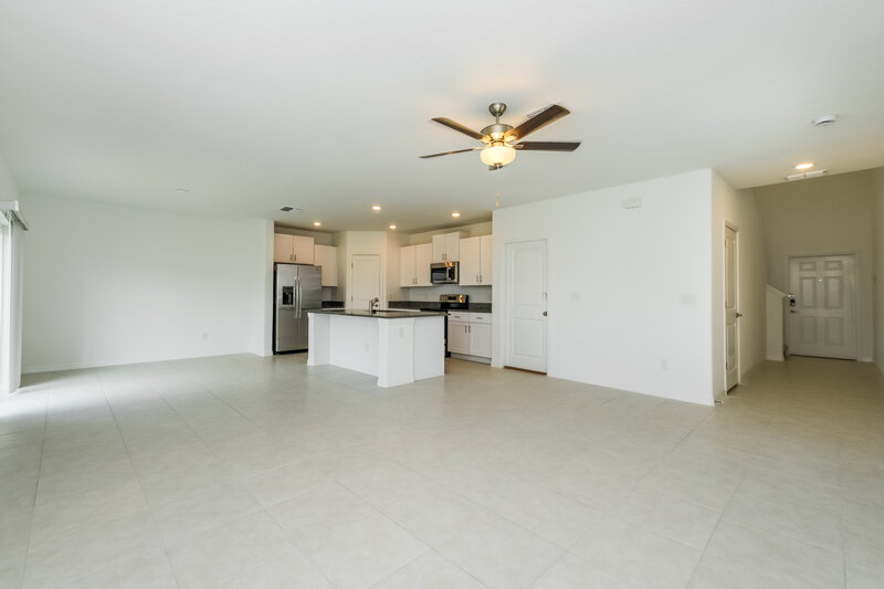 2,600/Mo, 17854 Beaming Rays Ln Lutz, FL 33558 Living Room View 2