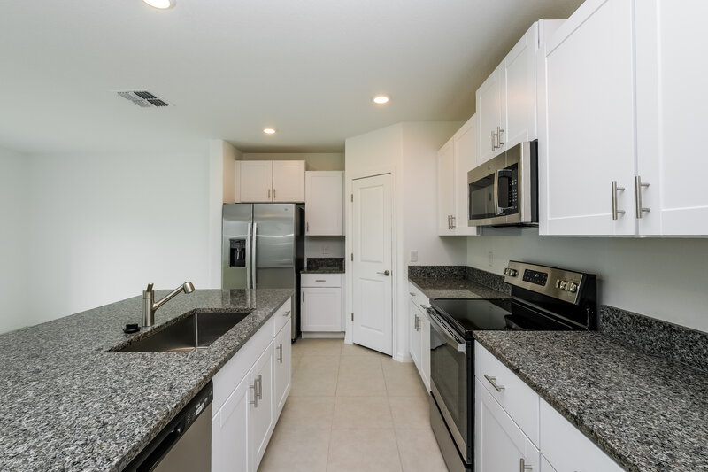 2,600/Mo, 17854 Beaming Rays Ln Lutz, FL 33558 Kitchen View