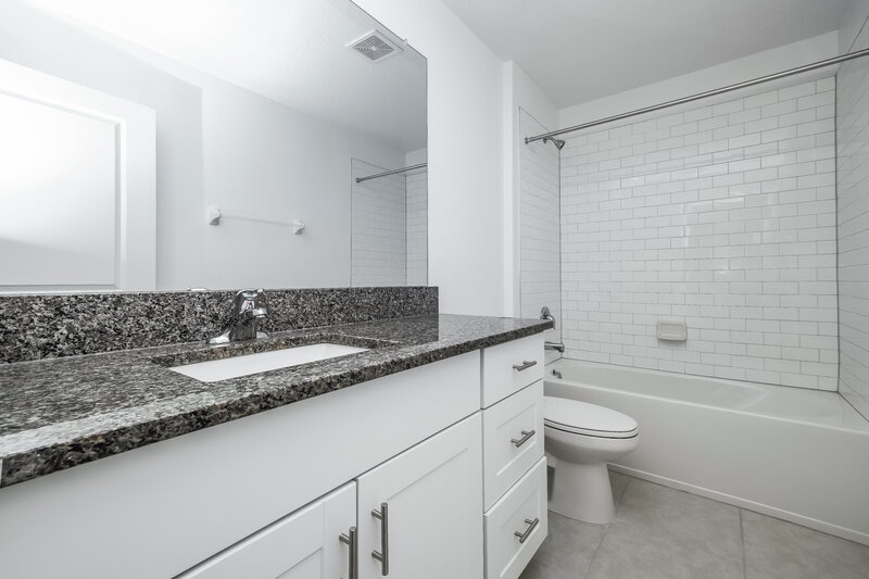 2,600/Mo, 17854 Beaming Rays Ln Lutz, FL 33558 Bathroom View