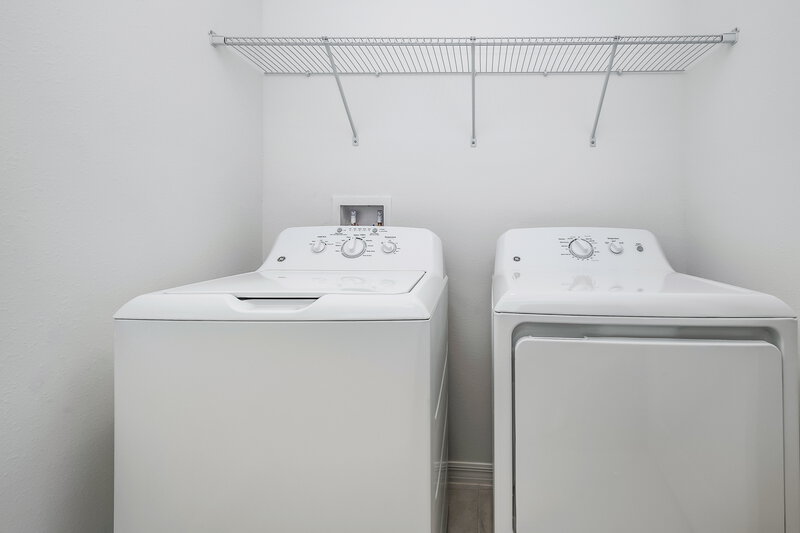 2,600/Mo, 17854 Beaming Rays Ln Lutz, FL 33558 Laundry Room View