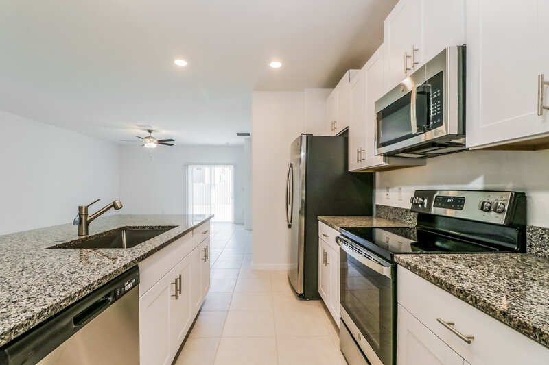 2,805/Mo, 17870 Beaming Rays Ln Lutz, FL 33558 Kitchen View