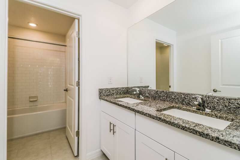 2,805/Mo, 17870 Beaming Rays Ln Lutz, FL 33558 Bathroom View