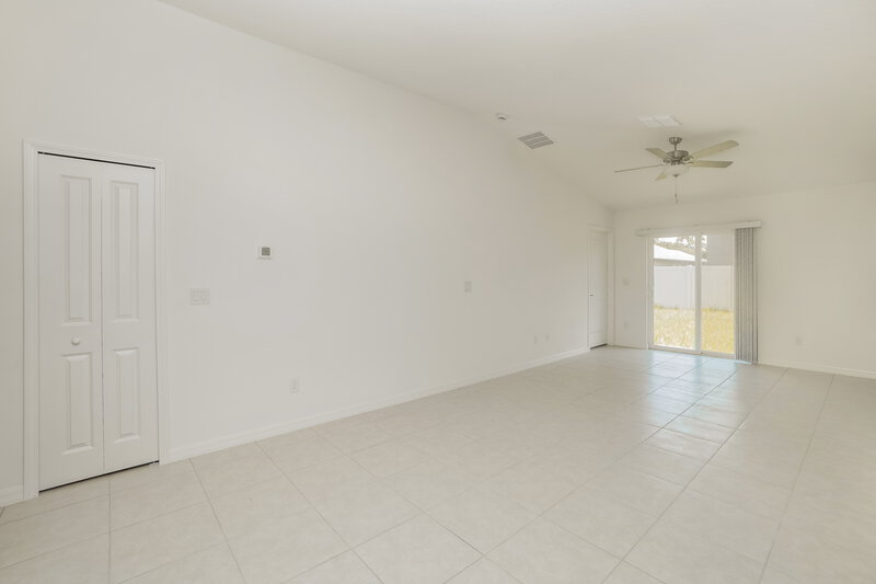 2,395/Mo, 17876 Beaming Rays Ln Lutz, FL 33558 Living Room View