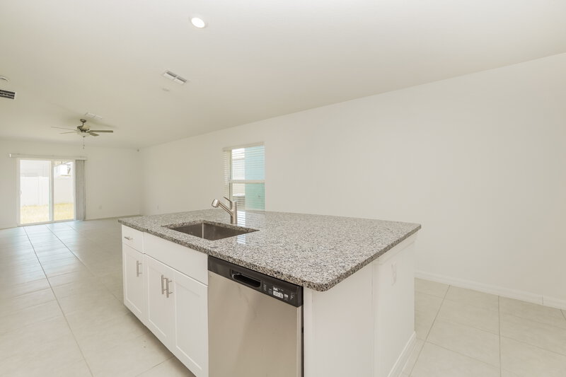 2,395/Mo, 17876 Beaming Rays Ln Lutz, FL 33558 Kitchen View