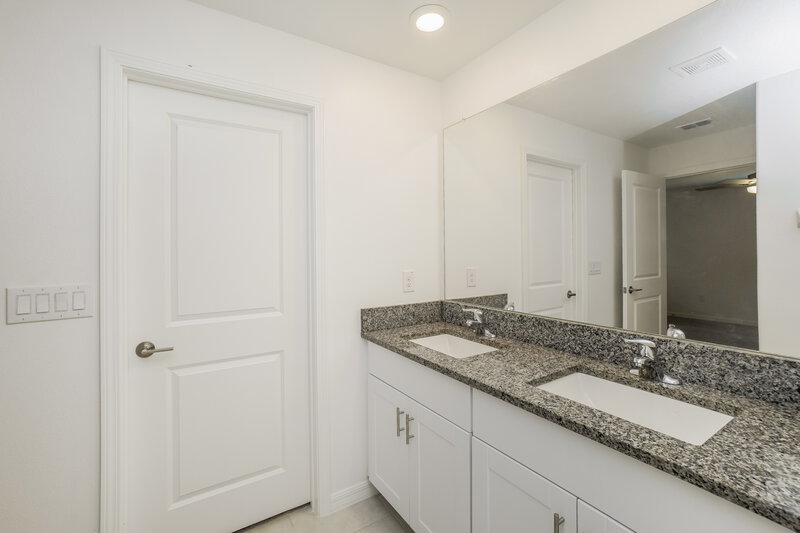 2,395/Mo, 17876 Beaming Rays Ln Lutz, FL 33558 Bathroom View