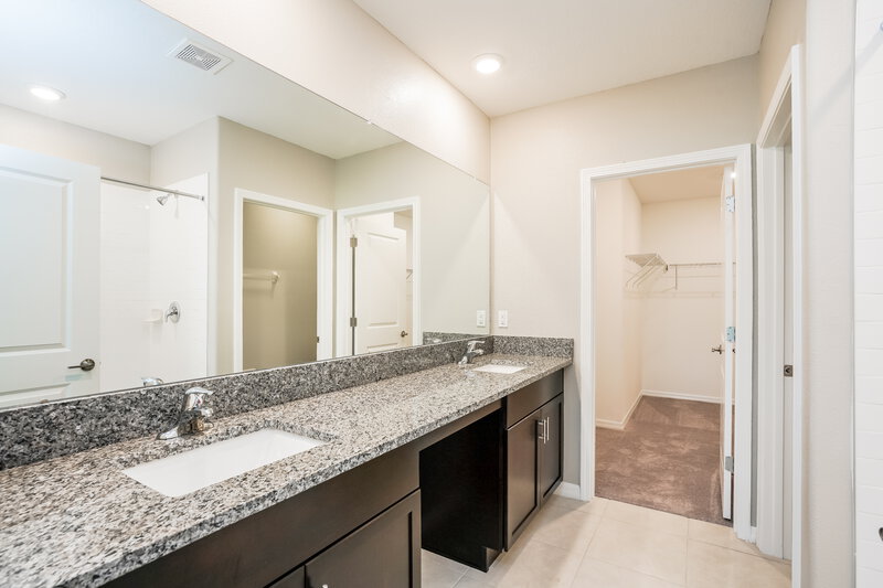 3,100/Mo, 17958 Beaming Rays Ln Lutz, FL 33558 Main Bathroom View