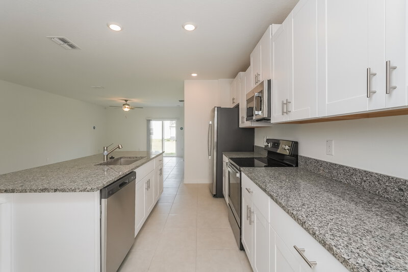 2,725/Mo, 17919 Blissful Stars Dr Lutz, FL 33558 Kitchen View