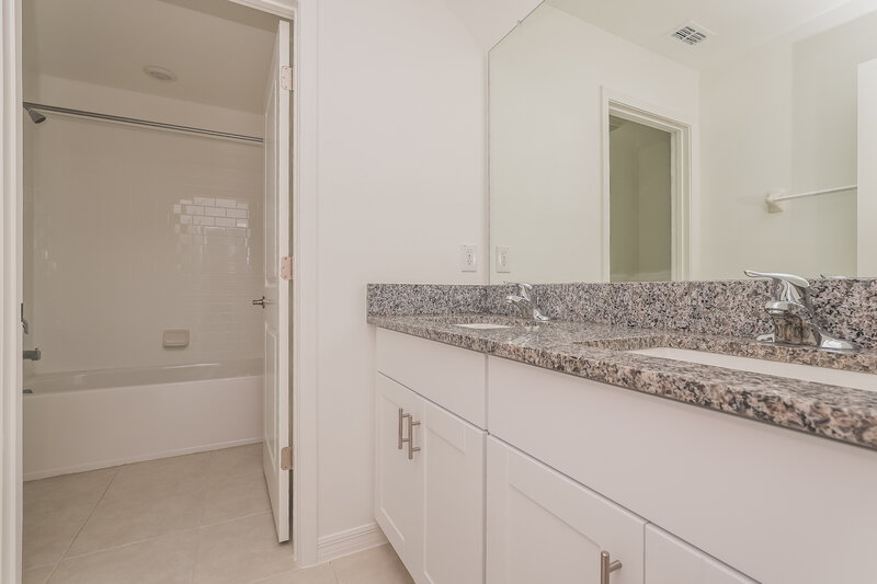 2,725/Mo, 17919 Blissful Stars Dr Lutz, FL 33558 Bathroom View