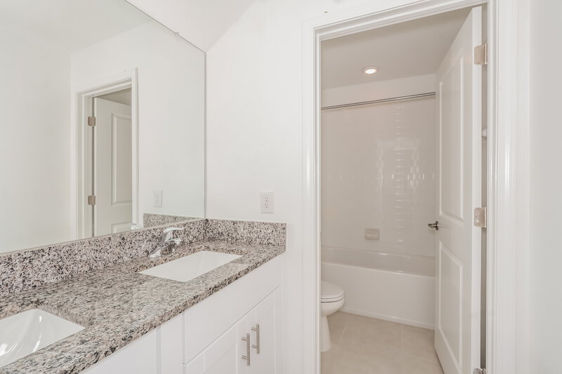 2,800/Mo, 17903 Blissful Stars Dr Lutz, FL 33558 Bathroom View