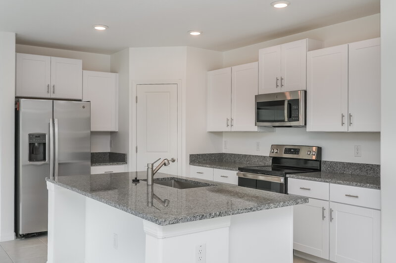 2,610/Mo, 17895 Blissful Stars Dr Lutz, FL 33558 Kitchen View