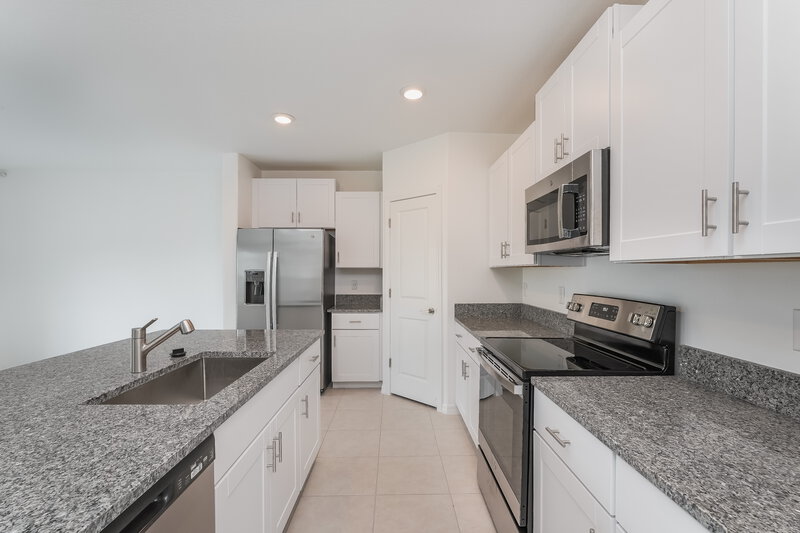 2,610/Mo, 17895 Blissful Stars Dr Lutz, FL 33558 Kitchen View 2