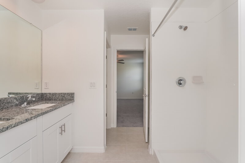 2,610/Mo, 17895 Blissful Stars Dr Lutz, FL 33558 Main Bathroom View