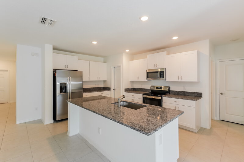 2,990/Mo, 17871 Blissful Stars Dr Lutz, FL 33558 Kitchen View