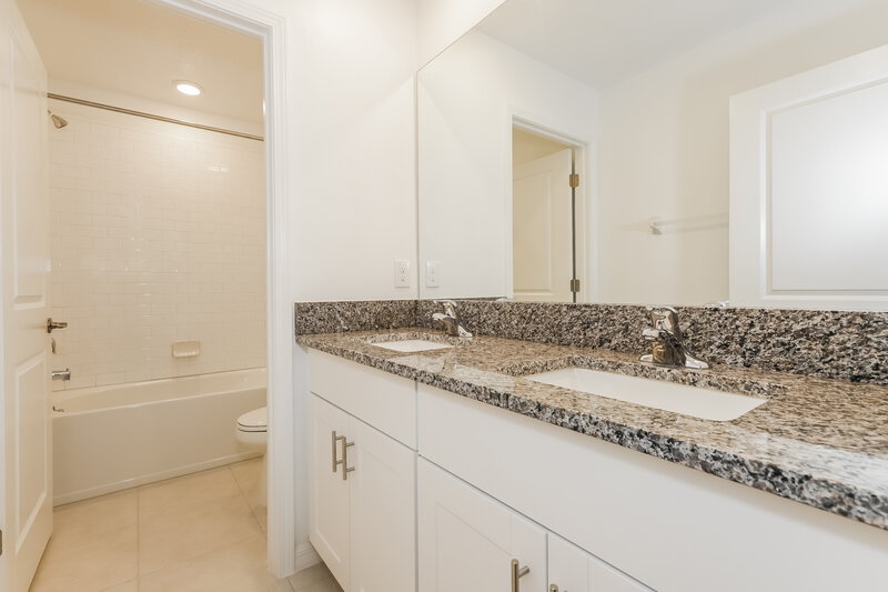 2,990/Mo, 17871 Blissful Stars Dr Lutz, FL 33558 Bathroom View