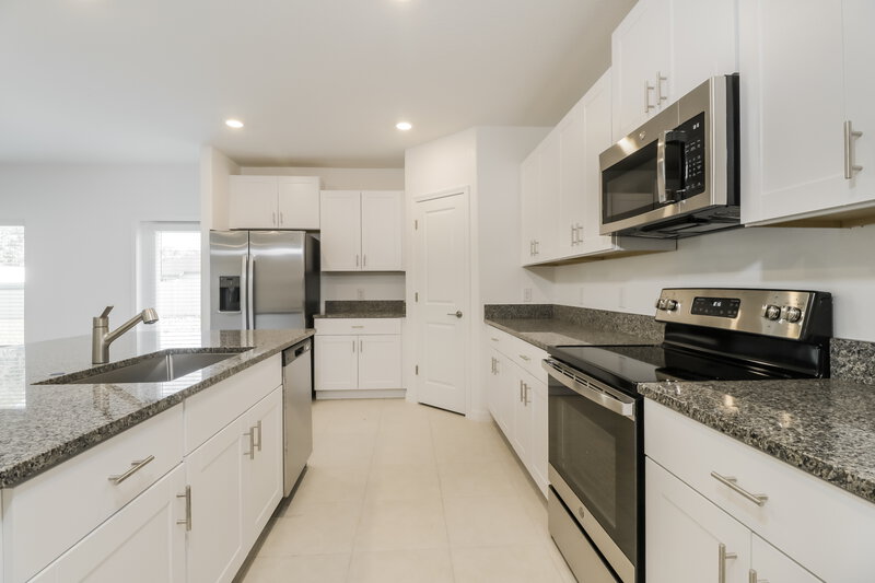 2,810/Mo, 17847 Blissful Stars Dr Lutz, FL 33558 Kitchen View
