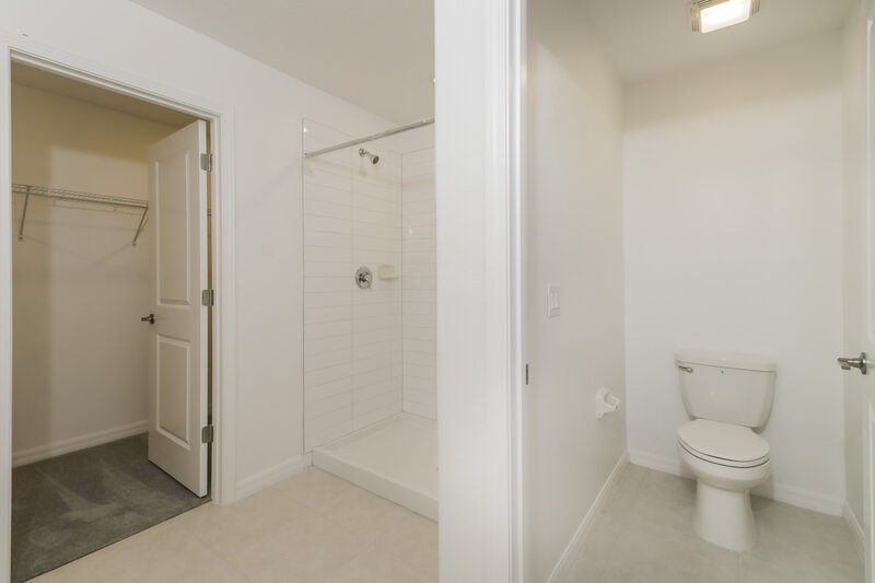 2,810/Mo, 17847 Blissful Stars Dr Lutz, FL 33558 Main Bathroom View