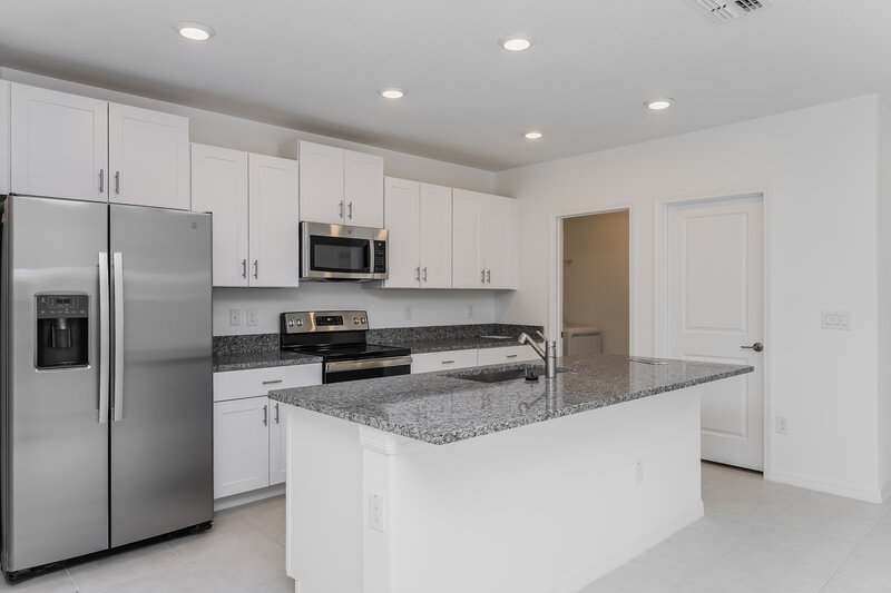 2,915/Mo, 17839 Blissful Stars Dr Lutz, FL 33558 Kitchen View