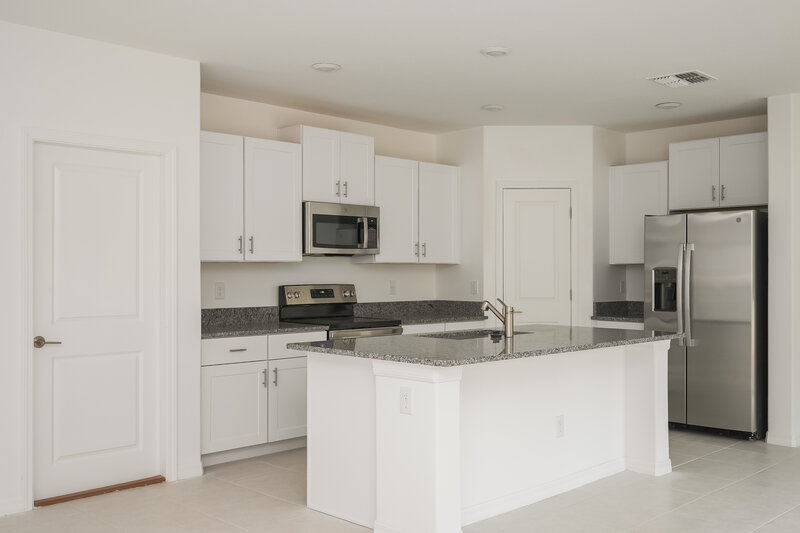 2,725/Mo, 17932 Blissful Stars Dr Lutz, FL 33558 Kitchen View