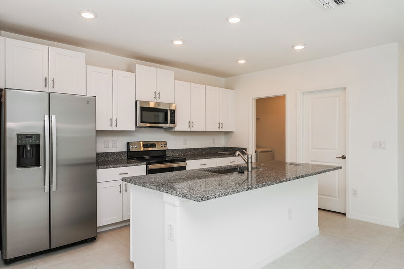 4,560/Mo, 17954 Blissful Stars Dr Lutz, FL 33558 Kitchen View