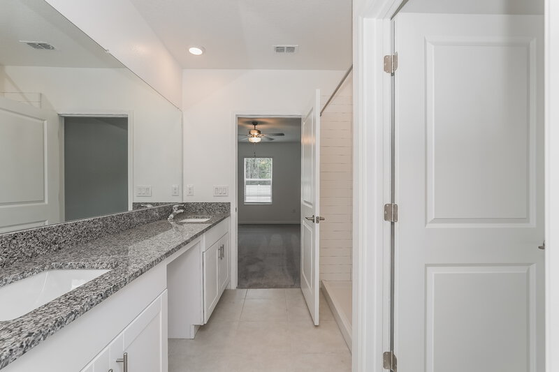 4,560/Mo, 17954 Blissful Stars Dr Lutz, FL 33558 Main Bathroom View