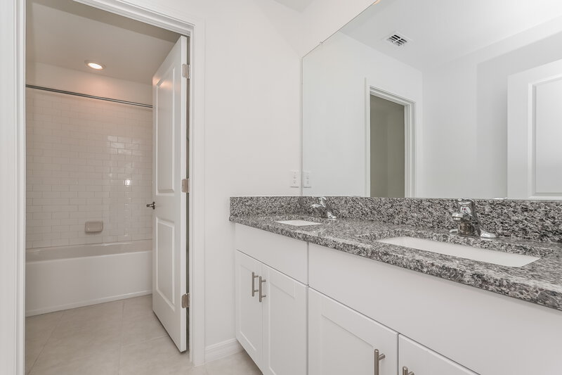 4,560/Mo, 17954 Blissful Stars Dr Lutz, FL 33558 Bathroom View