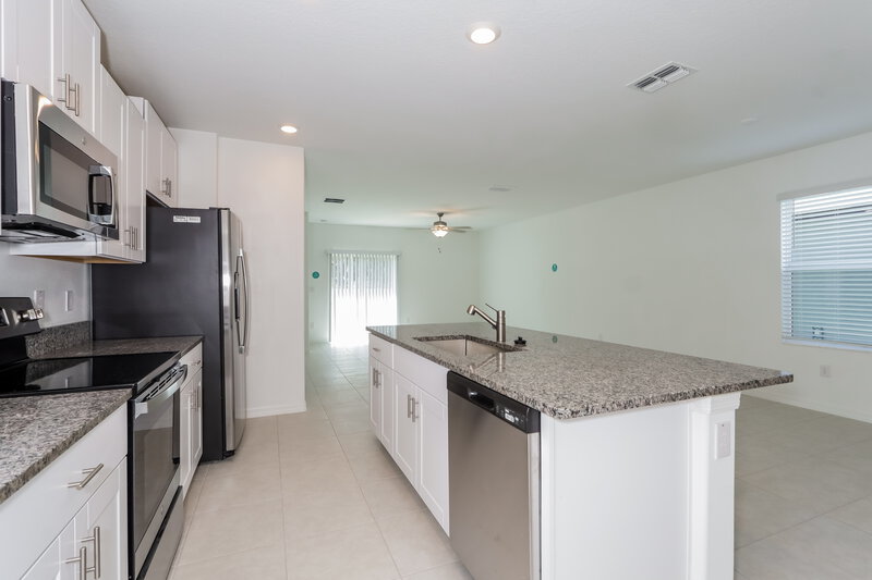 2,955/Mo, 17994 Blissful Stars Dr Lutz, FL 33558 Kitchen View 2