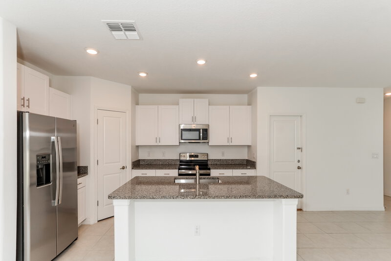 2,735/Mo, 18002 Blissful Stars Dr Lutz, FL 33558 Kitchen View