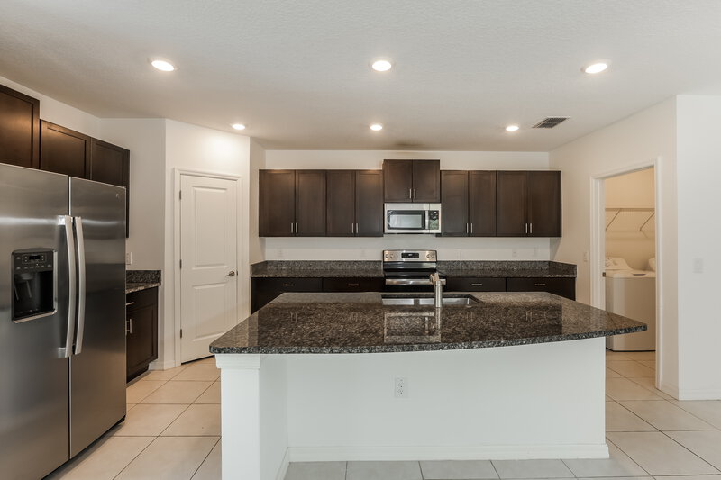 2,650/Mo, 1993 Skybrooke Blvd Lutz, FL 33558 Kitchen View