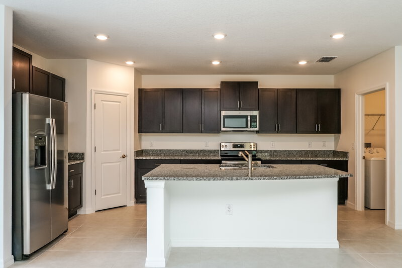 4,600/Mo, 1993 Skybrooke Blvd Lutz, FL 33558 Kitchen View