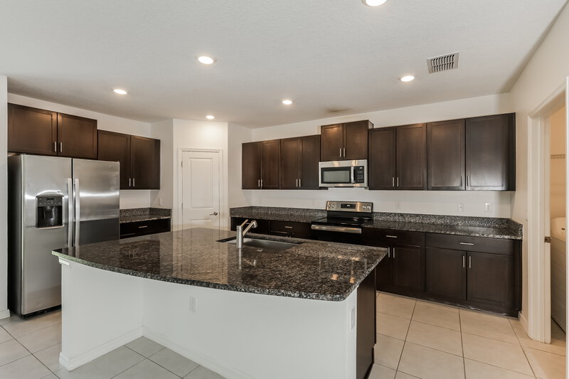 2,650/Mo, 1993 Skybrooke Blvd Lutz, FL 33558 Kitchen View 2