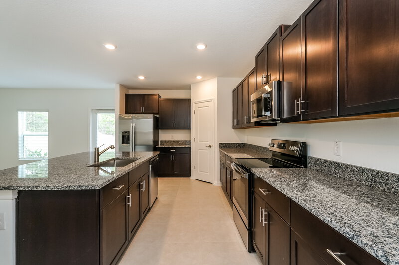 4,600/Mo, 1993 Skybrooke Blvd Lutz, FL 33558 Kitchen View 2