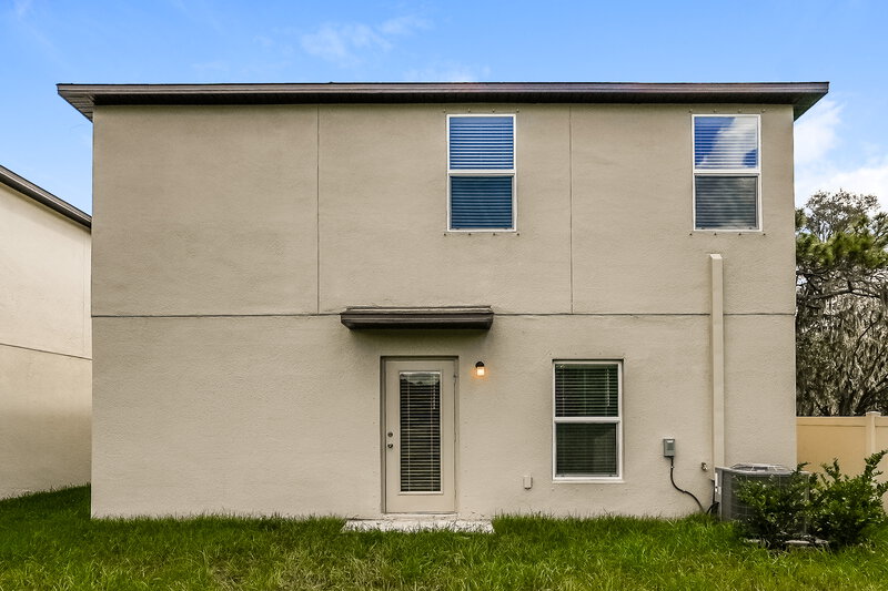 4,600/Mo, 1993 Skybrooke Blvd Lutz, FL 33558 Rear View
