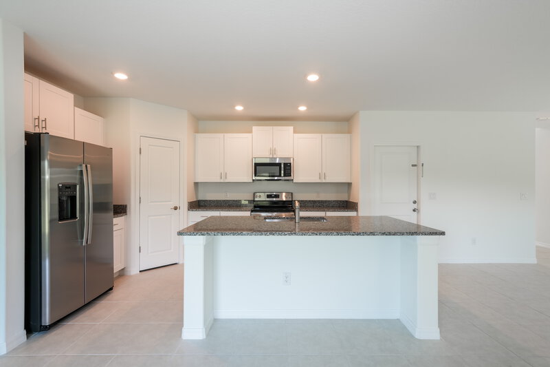 2,540/Mo, 2125 Skybrooke Blvd Lutz, FL 33558 Kitchen View 2